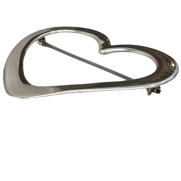 VINTAGE STERLING SILVER OPEN HEART BROOCH - Picture 9 of 15